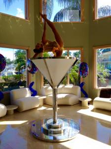 Contortion in the Martini Glass 